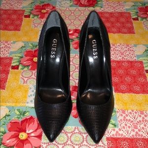 NWOT Guess Black leather/suede pointed-toe pumps